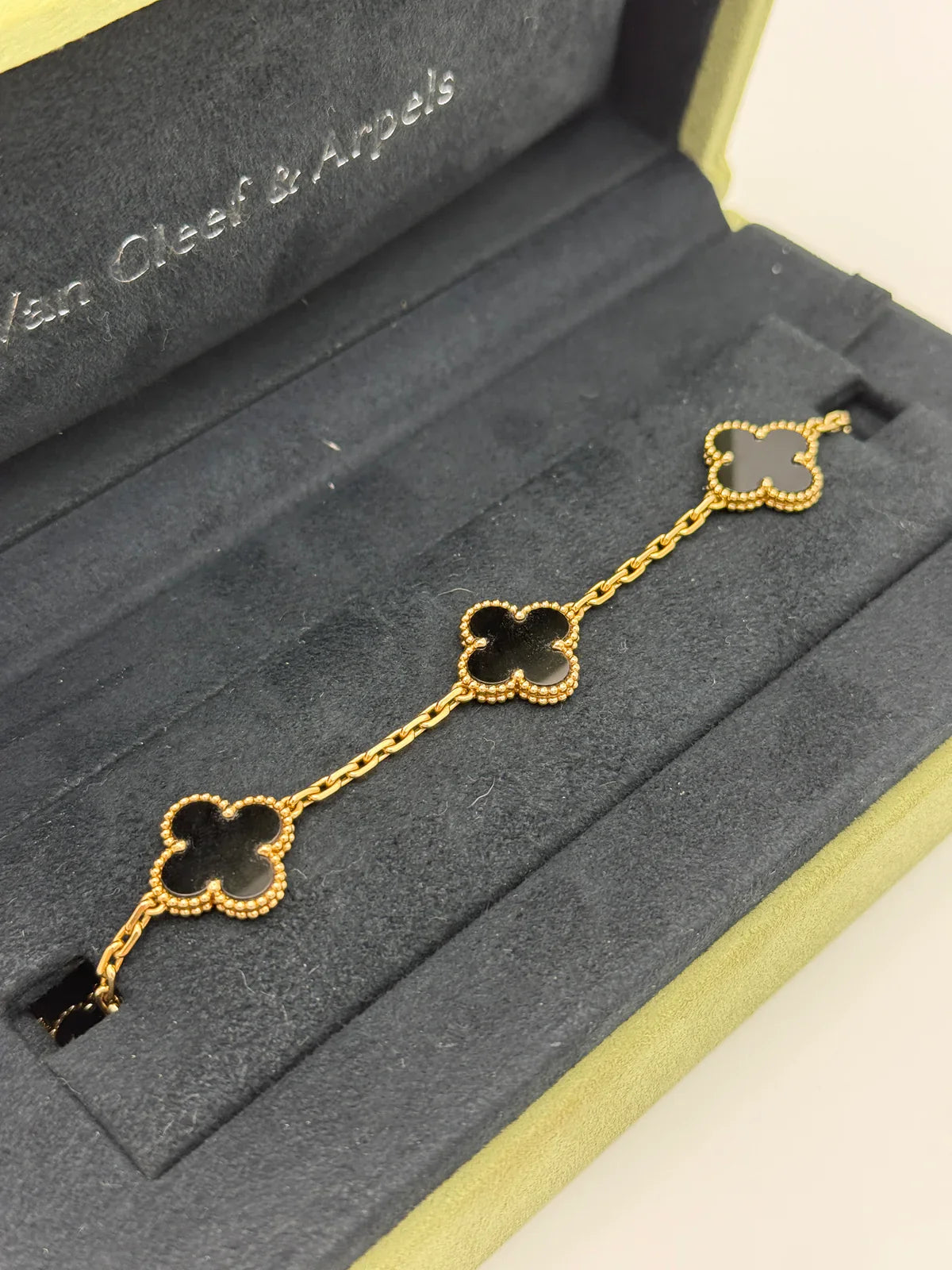 VAN CLEEF & ARPELS VINTAGE ALHAMBRA BRACELET, 5 MOTIFS ONYX