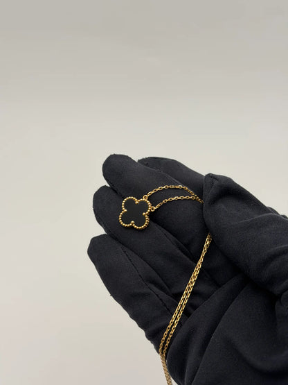 VAN CLEEF & ARPELS VINTAGE ALHAMBRA ONYX PENDANT