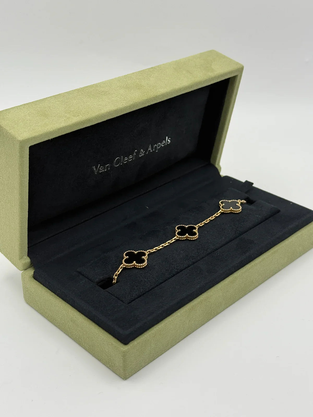 VAN CLEEF & ARPELS VINTAGE ALHAMBRA BRACELET, 5 MOTIFS ONYX