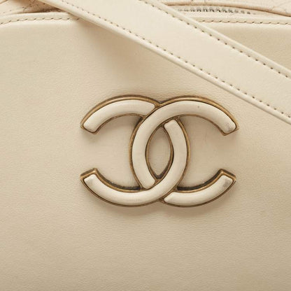 Chanel Off-White Quilted Leather Coco Curve Vanity Case Bag