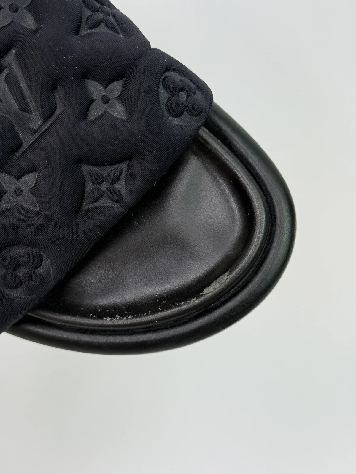 LOUIS VUITTON POOL PILLOW COMFORT MULES (SIZE 38/UK5)