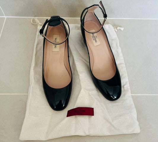 Valentino Garavani Black Patent Leather Pumps – Size 38 (Brand New)